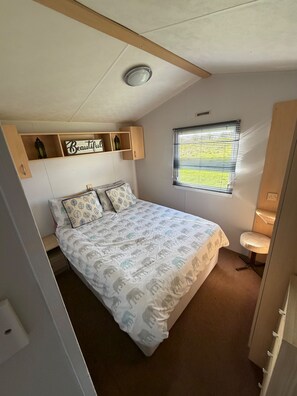 3 bedrooms, iron/ironing board, free WiFi, bed sheets - Beautiful 3 Bed, Sleeps 6, Wifi, Pet Friendly (Bridlington)
