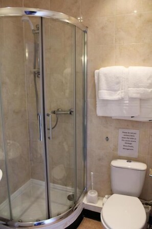 Basic Twin Room | Bathroom