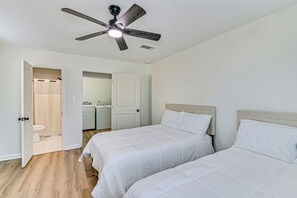 4 bedrooms, iron/ironing board, Internet, bed sheets - Charming 4-bedroom house with AC in beautiful Martinez (Martinez)