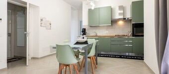 Olympo House Apartment with Balcony, Sea View, Wi-Fi, and Air Conditioning