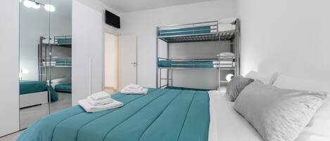 1 habitación, tabla de planchar con plancha, wifi y ropa de cama