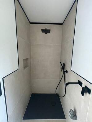 Shower, towels