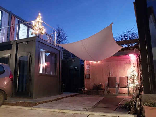Terrace/patio - Holiday Home 'Kreativhof Biotopia Radapart' with Wi-Fi (Creglingen)