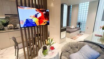 Studio Standard, vue ville | Coin séjour