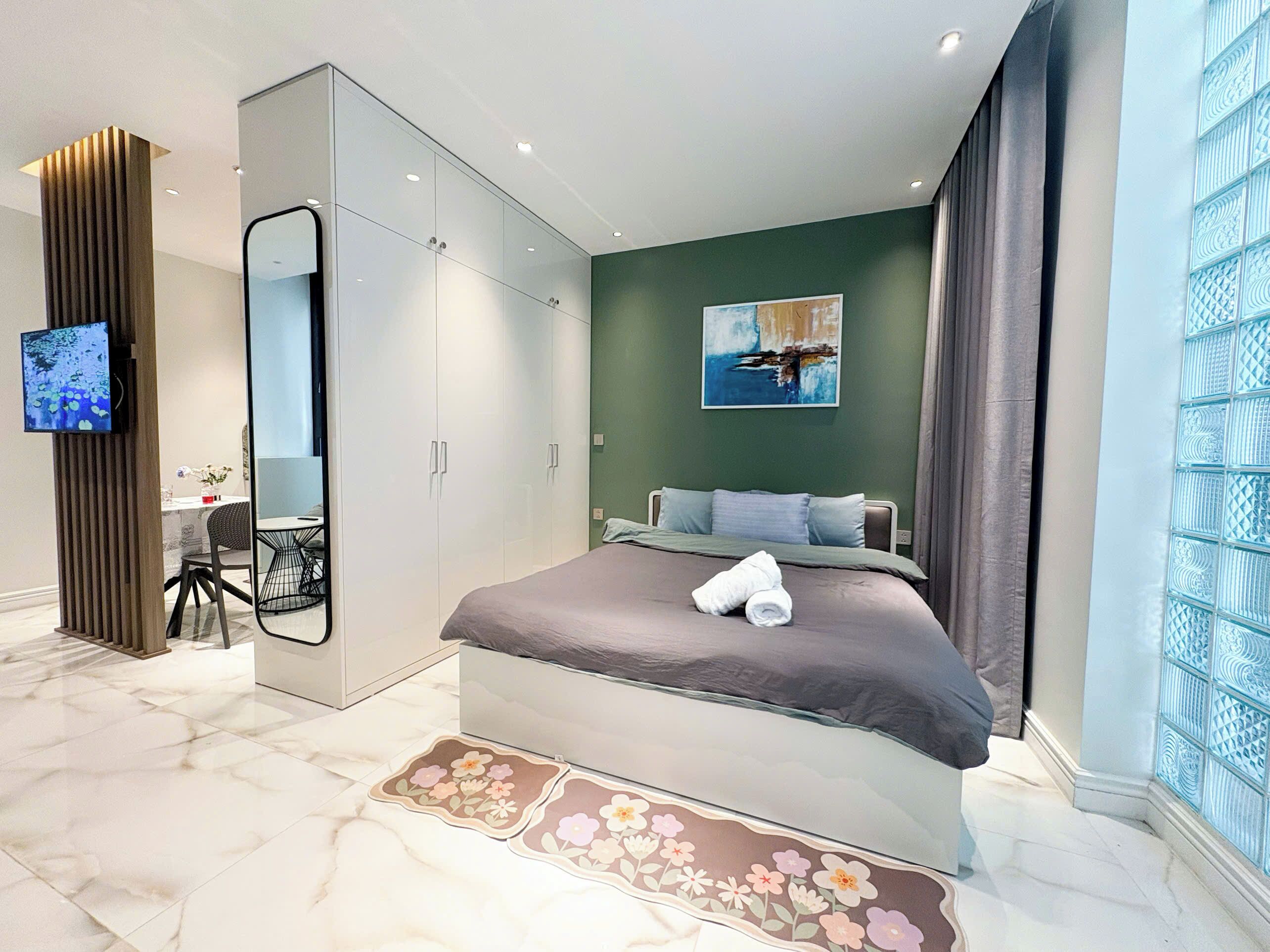 Blackout drapes, soundproofing, iron/ironing board, free WiFi