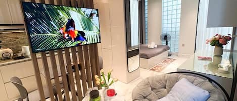 Standard Studio, City View | Living area