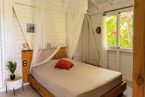 1 bedroom, in-room safe, iron/ironing board, travel cot - Bungalow Mer & Campagne at Sofaïa, in the hills above Sainte-Rose. (Sainte-Rose)