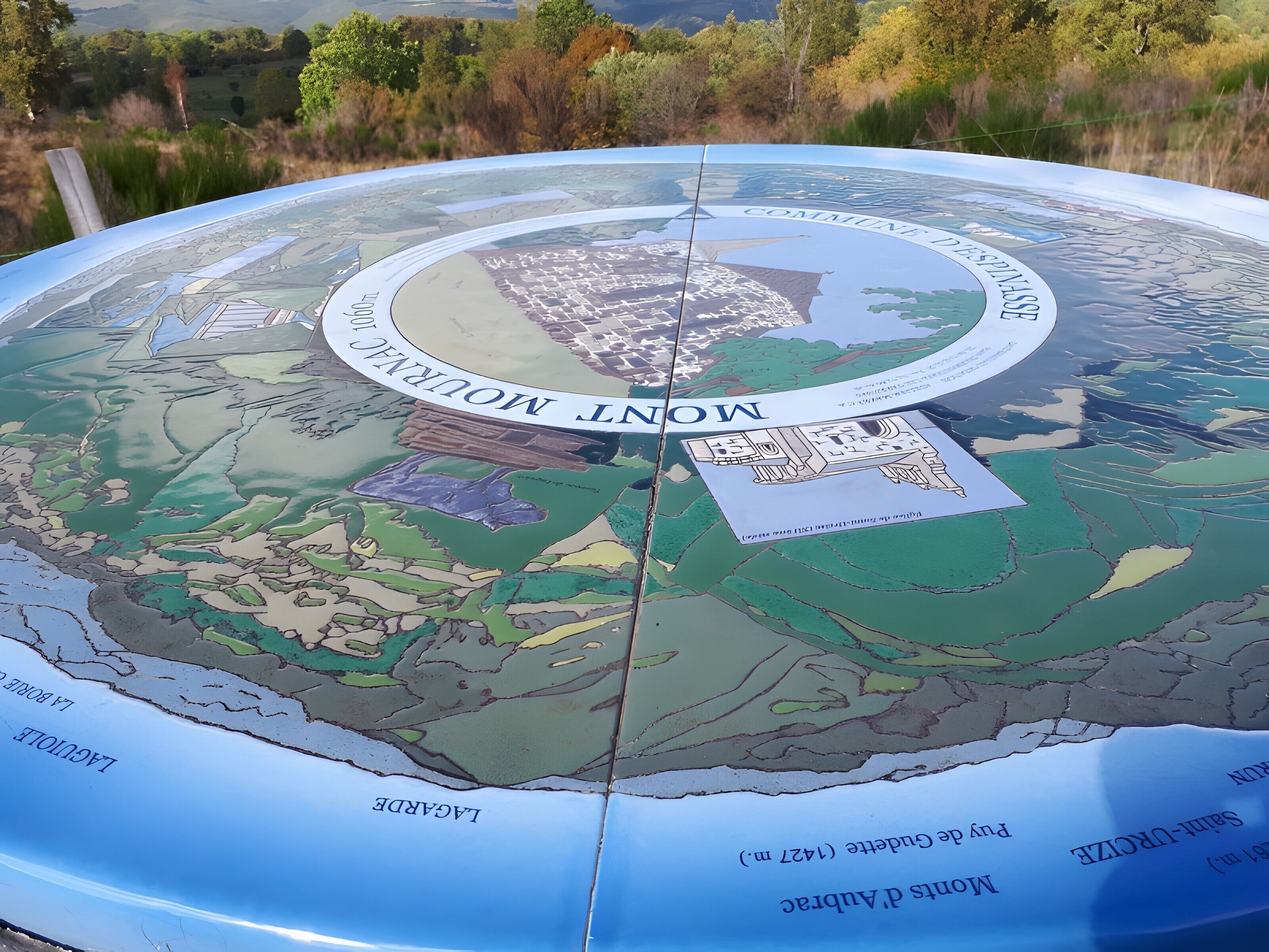Una mappa dettagliata con un'area circolare centrale etichettata 'MONTE MONTANE'.