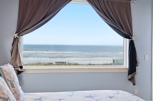 Banana Wind
– True Oceanfront Home
– Steps to the Beach
– April Intro Pricing