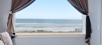 Banana Wind
– True Oceanfront Home
– Steps to the Beach
– April Intro Pricing