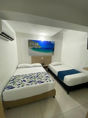 Basic Triple Room - Hotel Suites 44 Laureles (Medellin)