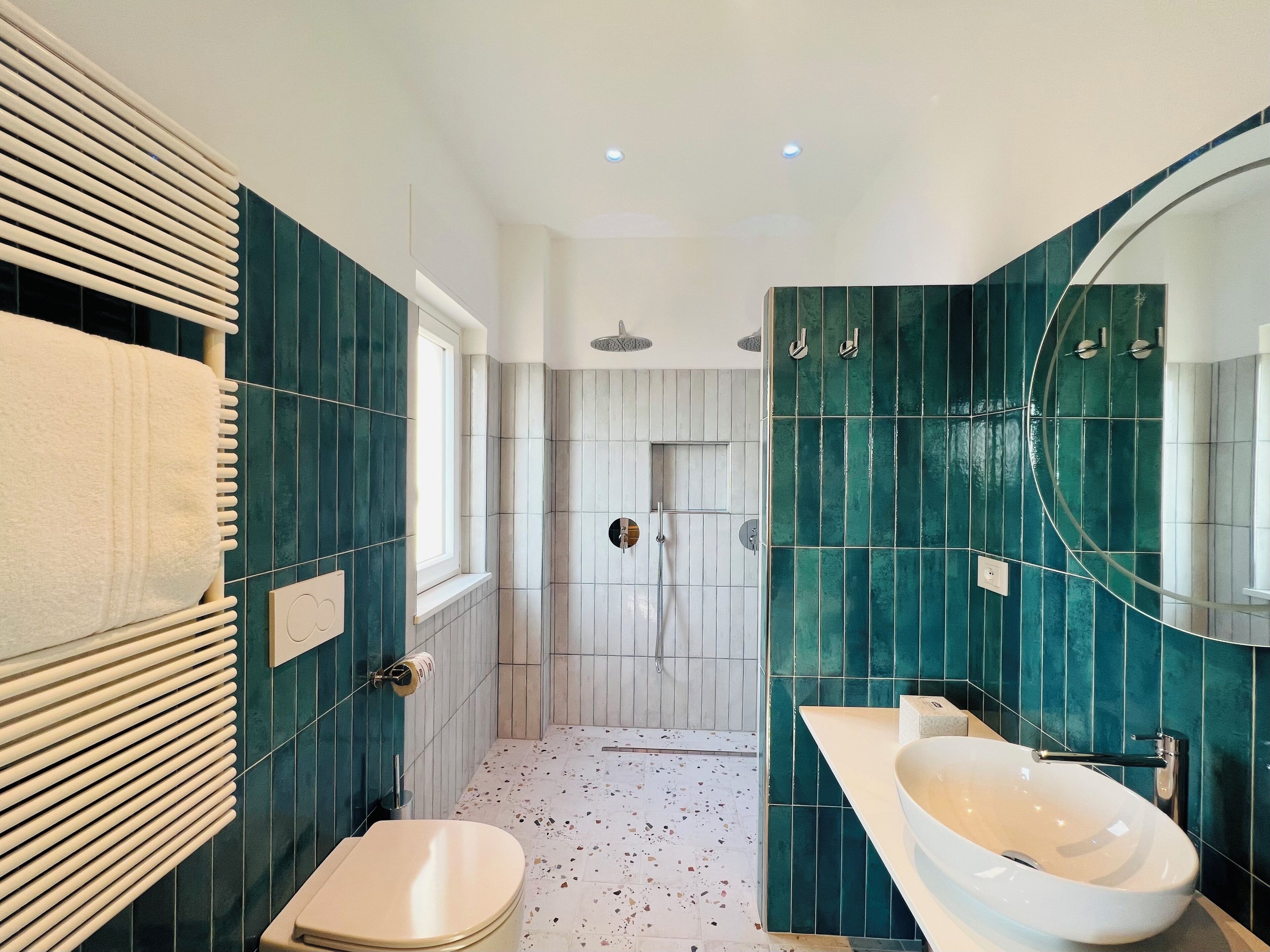 Deluxe Room | Bathroom | Shower, hair dryer, towels, soap