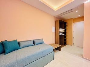 Caja de seguridad en la habitación, escritorio y wifi gratis 