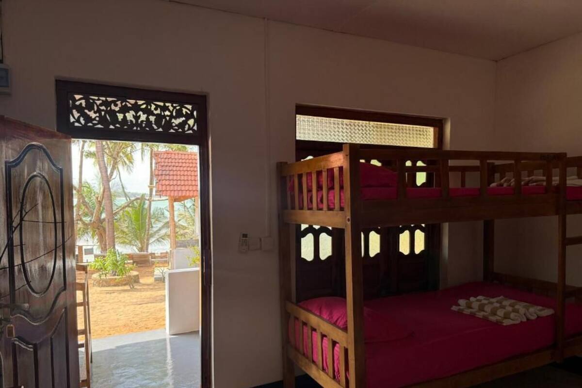 Standardværelse til 3 personer - balkon - strandudsigt