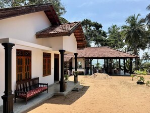ห้องสแตนดาร์ดสำหรับสี่ท่าน, ระเบียง, วิวชายหาด | บริเวณที่พัก