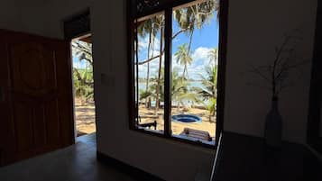 Double Room, Balcony, Beach View | Interior