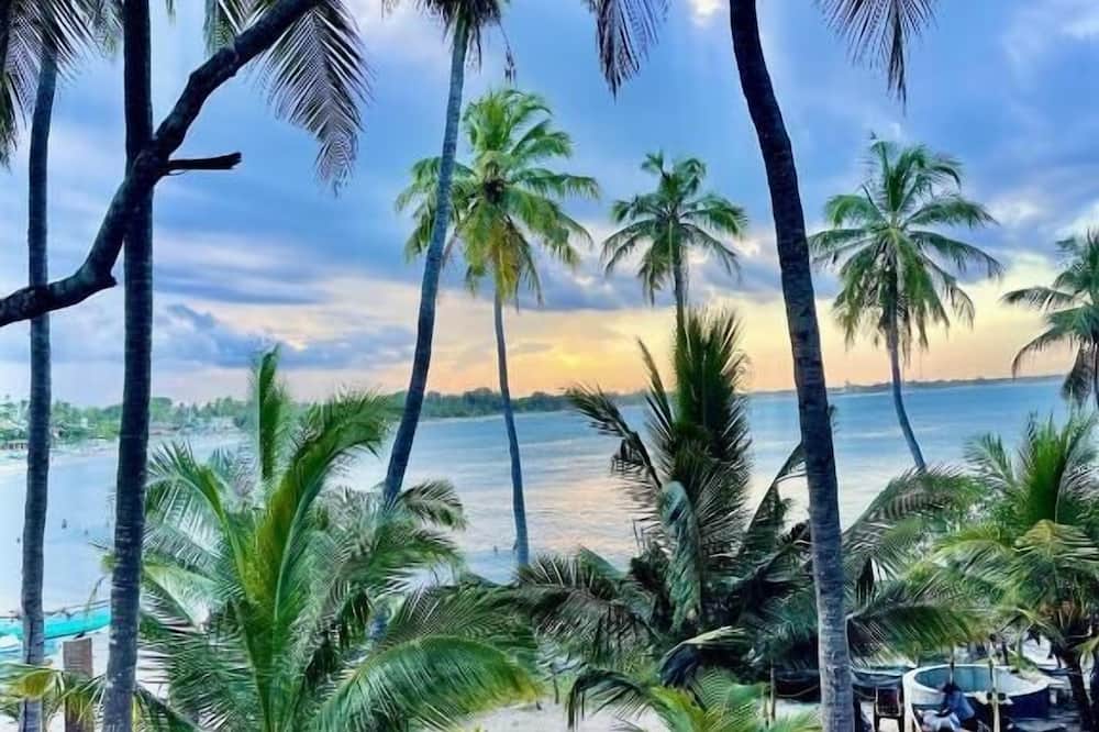 Kudah Bay Surf Hotel