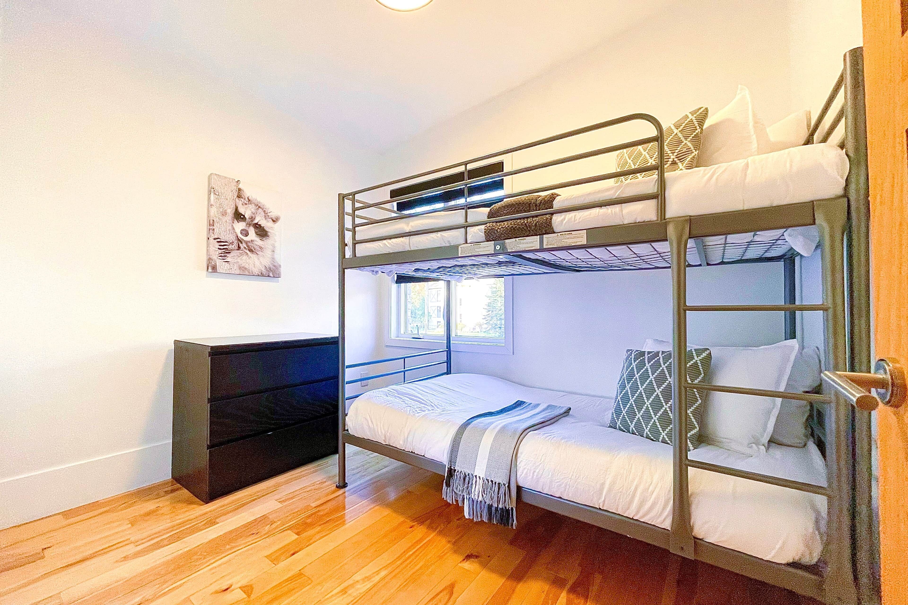 In-room safe, WiFi, bed sheets
