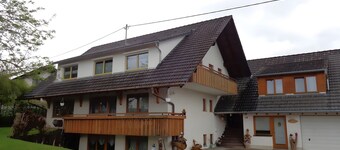 Apartment Bonndorf – Bright with Winter Balcony, 2 Balconies, Wi-Fi, Shared Garden Seating