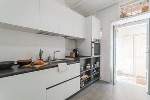 House (2 Bedrooms) | Private kitchen | Oven, espresso maker, electric kettle, highchair
