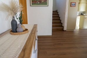 Bright entrance area with staircase and decorative sideboard - Chalet Stadel – Holiday Home with Fireplace (Unterwasser)