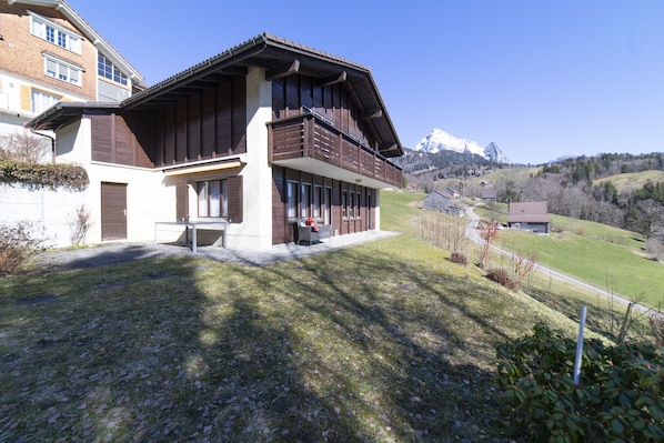 Chalet Stadel mit Garten, Balkon und Bergblick