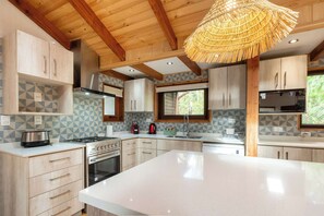 Fridge, microwave, stovetop, toaster - Rincón Nativo 3D y Piscina (Pucón)