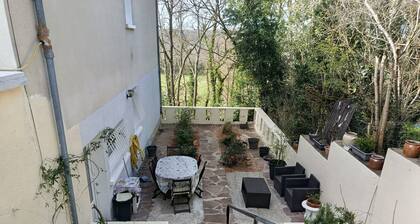 Apartment 'Gîte Chez Pierrette' with Private Terrace, Garden, and Wi-Fi