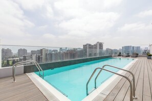 Pool - Cozy 1-bedroom apartment in peaceful Las Condes with AC (Las Condes)