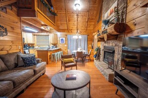 TV, video games, table football - Discover the perfect getaway at Square Bear in Sevierville, TN, where luxury and (Sevierville)
