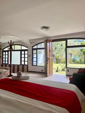 書桌、遮光布/窗簾、熨斗/熨衣板、免費無線上網