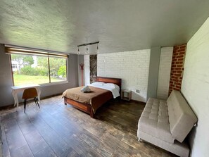 舒適雙人房, 庭院, 山景 | 書桌、遮光布/窗簾、熨斗/熨衣板、免費無線上網