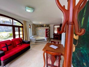 ห้องดีลักซ์สวีท, ลานระเบียง, วิวสวน | ภายใน