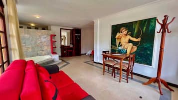 Deluxe-Suite, Terrasse, Gartenblick | Innenbereich