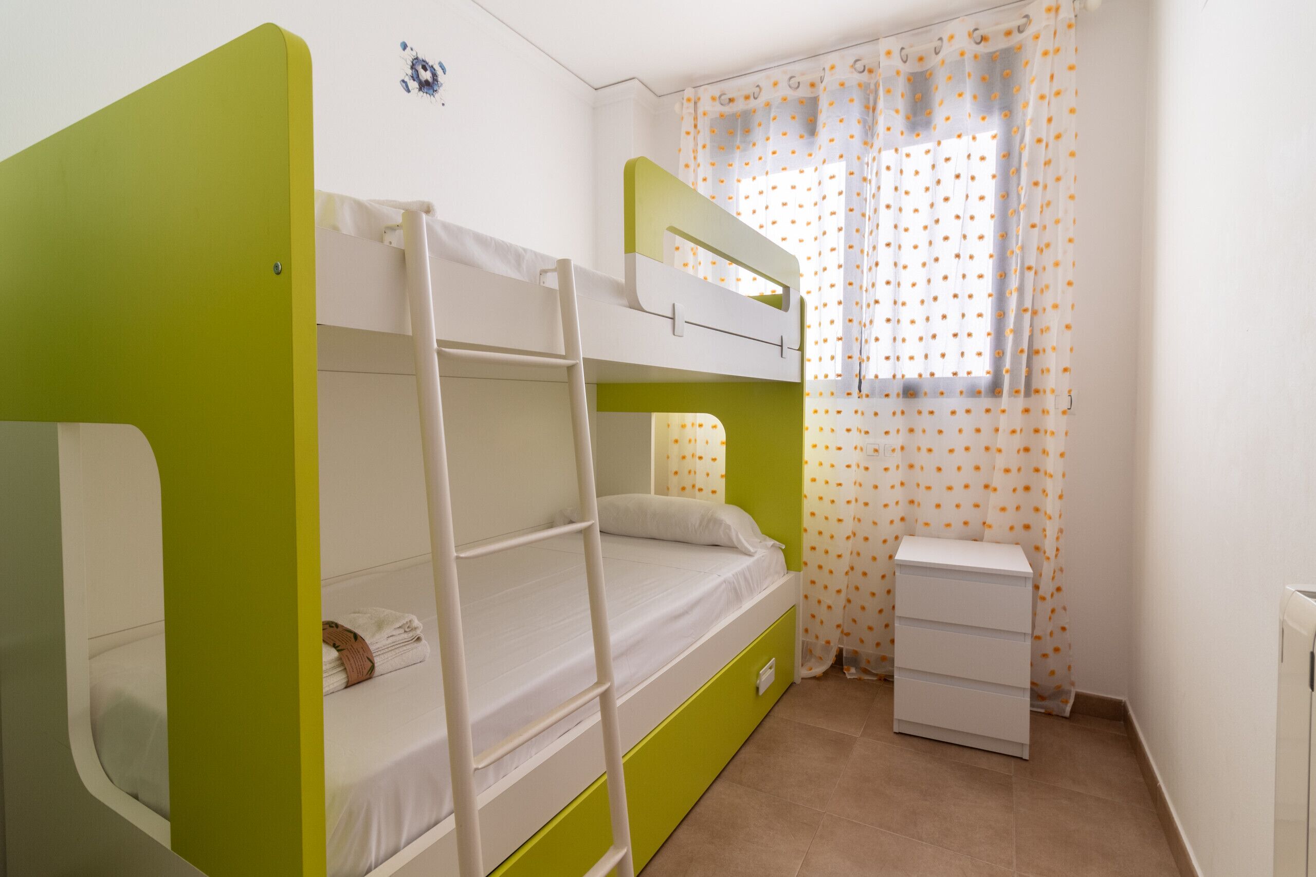 2 slaapkamers, een strijkplank/strijkijzer, gratis wifi, beddengoed
