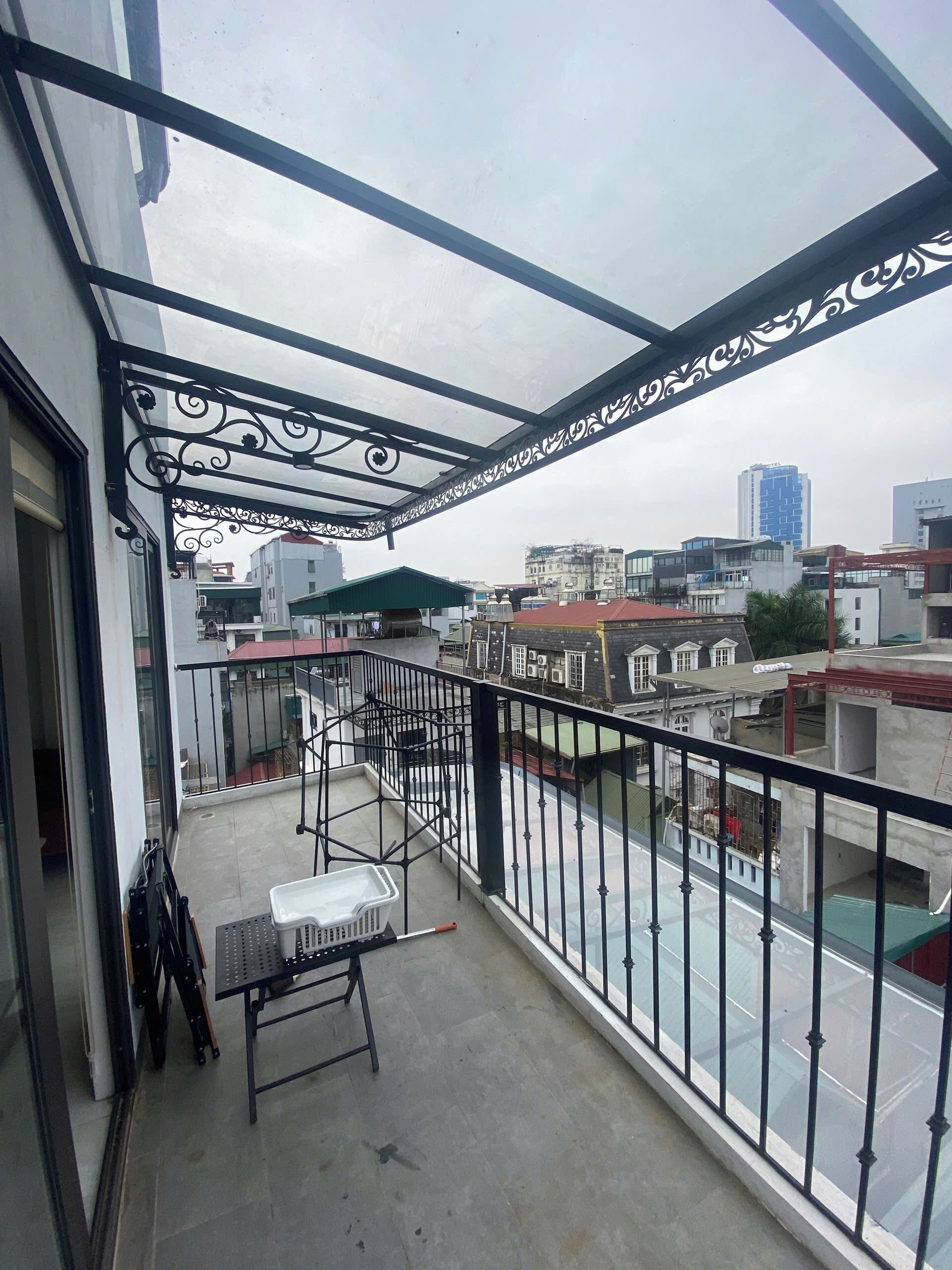 Studiosuite, terrasse | Skrivebord og wi-fi (inkludert)