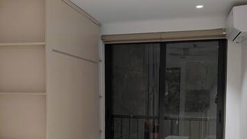 Deluxe Studio | Desk, free WiFi