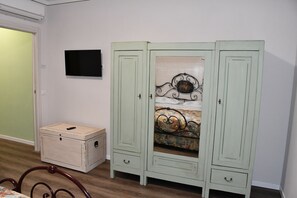Interior - The 'Chaplin' apartment is well positioned as a base to explore Tuscany. (Borgo A Buggiano)