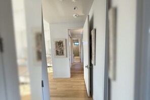 Interior - Modern Bridgehampton 2BR & 2BA Loft • TVs • Laundry • AC (Bridgehampton)
