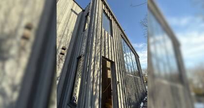 Modern Bridgehampton 2BR & 2BA Loft • TVs • Laundry • AC