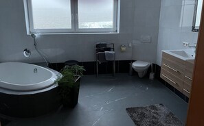 Bathroom - Spacious feel-good vacation apartment Relaxing vacation for the whole family (Lendorf)