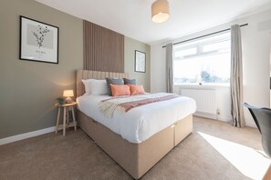 3 bedrooms, iron/ironing board, Internet, bed sheets - Spacious 3BR House, Free Parking, Near City | NS (Leeds)