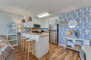 Fridge, microwave, oven, stovetop - Winds V D1 - Oceanfront Pet Friendly Condo with Pool and Close to Boardwalk (Carolina Beach)