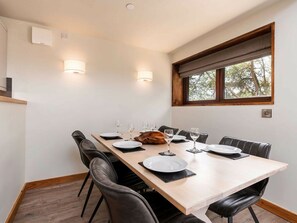 Dining - Strathyre White Willow Premium, Callander (Callander)