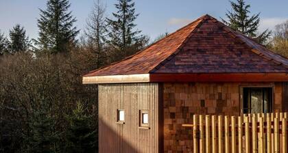 Garwnant Golden Oak Treehouse, Cwmtaf