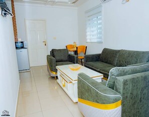 Familienapartment, Balkon | Wohnbereich