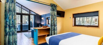 Garwnant Golden Oak Hideaway, Cwmtaf