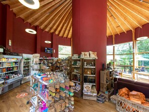 Gift shop - Strathyre Golden Oak Lochside, Callander (Callander)