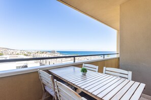 Outdoor dining - Lovely seaview apartment. Swimming pool & parking. (El Medano)