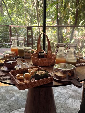 Habitación doble estándar | Restaurante al aire libre